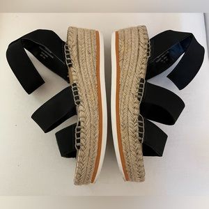 Dolce Vita Black Elastic Lury Sandals in very good condition!